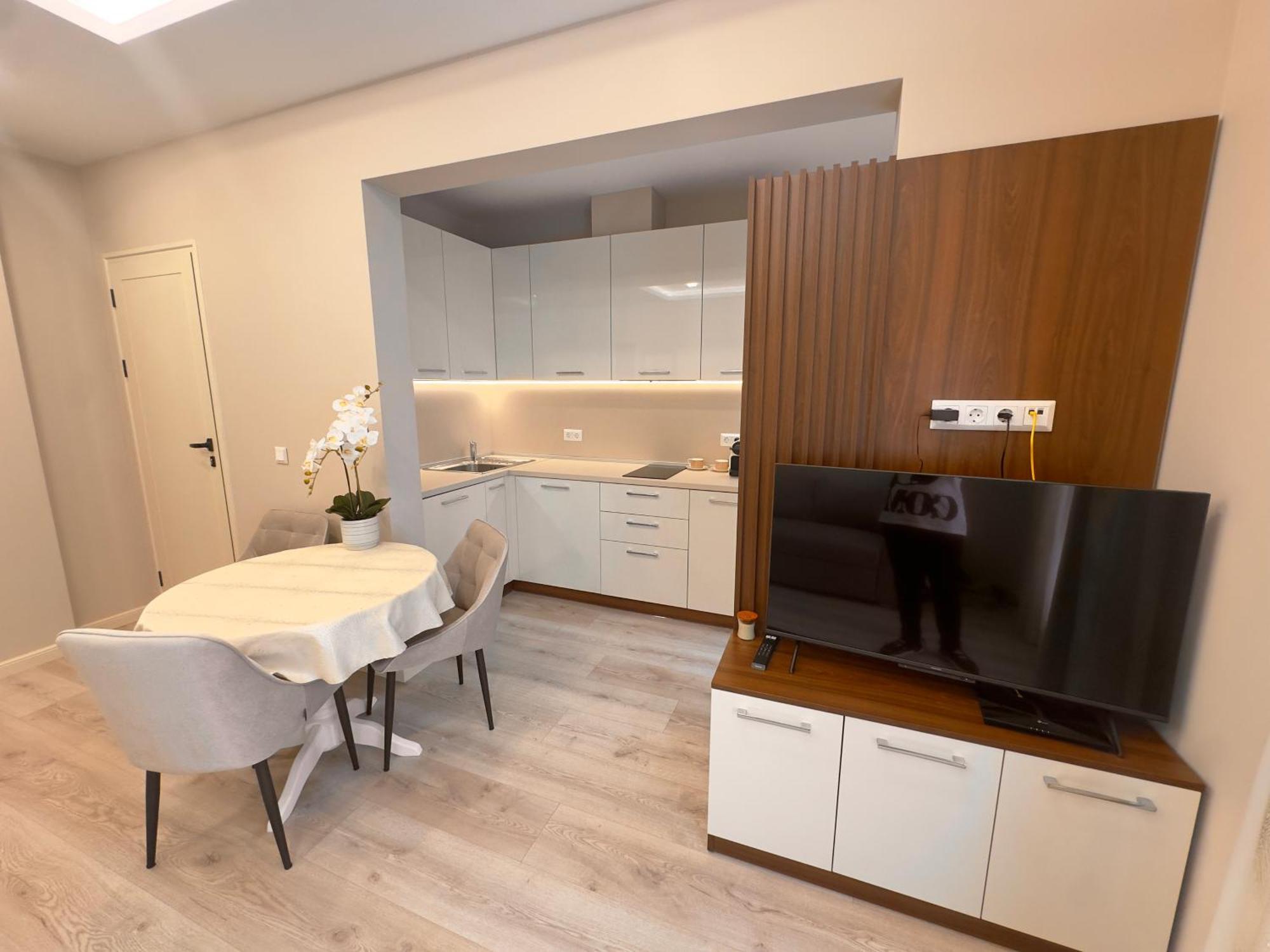Luxury 1 Апартаменти *