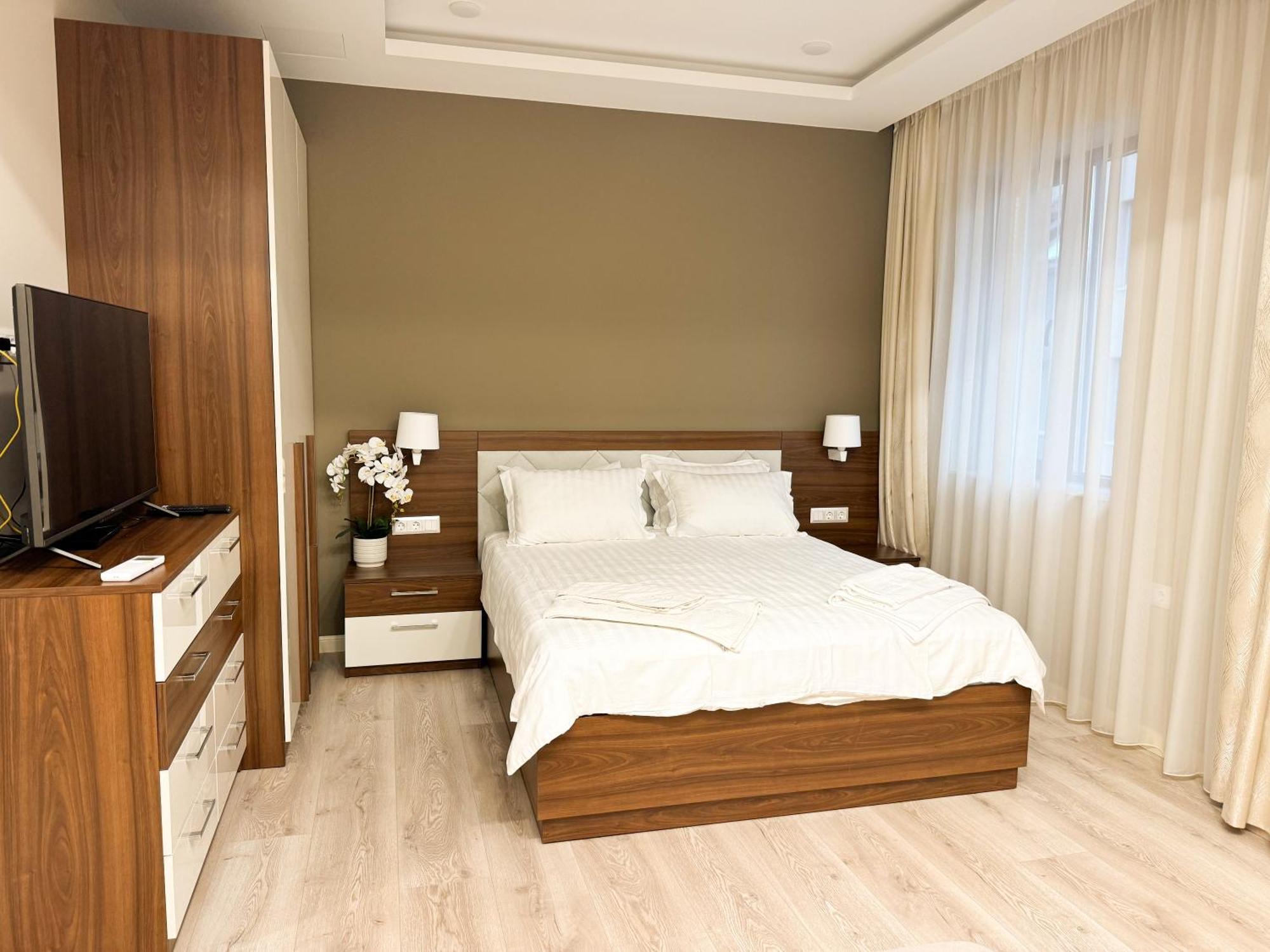 Luxury 1 *
